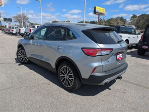 Escape Hybrid SEL FWD 2022 con autonomía NEDC de 601-700 km, potencia del motor de 200-250 kW y batería de 90-110 kWh - Product Image 2