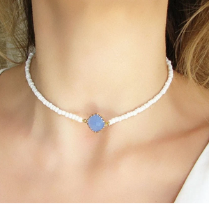 Regalo de San Valentín moderno para ella: collar de piedra de nacimiento de alejandrita hecho a mano. - Product Image 2