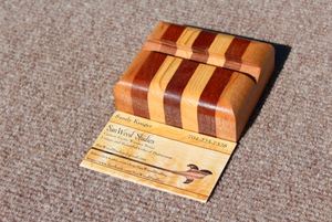 Tarjetero de madera de diseño antiguo, elegante soporte de mesa de escritorio para tarjetas de visita y negocios, calidad superior al mejor precio - Product Image 3