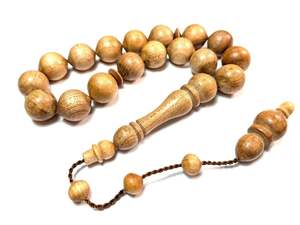 Tasbih en bois artisanal pour la prière quotidienne islamique, fabriqué en bois naturel avec des perles lisses et une corde durable pour une utilisation prolongée - Product Image 4