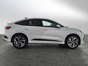 LIMPIO 2024 A U D I Q4 e-tron Sportback q u a T R O Prestige 50 - Product Image 2