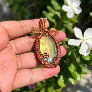 Jaune Flashy Labradorite Gemme Argent Sterling Plaqué Or Vintage Fil Enroulé Pendentif À La Main Designer Bijoux - Product Image 2