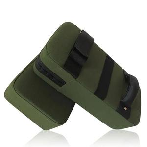 Meilleur bouclier de coup de pied de boxe personnalisable de conception supérieure pour la musculation Contraste fait à la main Couleurs Matériau en cuir Produit de grande vente - Product Image 1