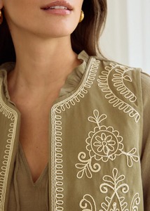 Suministro directo de fábrica, chaleco informal de algodón bordado bohemio para mujer para festivales de verano, tejido ODM transpirable ecológico - Product Image 5