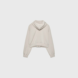 เสื้อสเวตเชิ้ตผู้หญิงแบบมีฮู้ด ทรงหลวม สั้น ซิปหน้า ผ้าฟลีซ ปักโลโก้ พิมพ์ลายพัฟฟ์ ย้อมสีพื้น สำหรับฤดูหนาว ผ้าฝ้าย 100% รับผลิตจำนวนมากแบบ OEM - Product Image 3