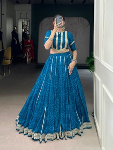 Mousseline de soie exclusive avec imprimé Bandhej avec paillettes travail Lehenga Choli fabricant et fournisseur de Surat au taux le plus bas - Product Image 3