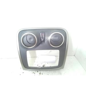 Bocchette di Ventilazione Centrali DACIA Sandero Serie II 682604664r (12>20) - Product Image 1