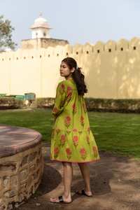 Robe Alamea Imprimée à la Main en Coton Pur Bohème Florale Casual Faite à la Main Éthique Robe d'Été - Product Image 4