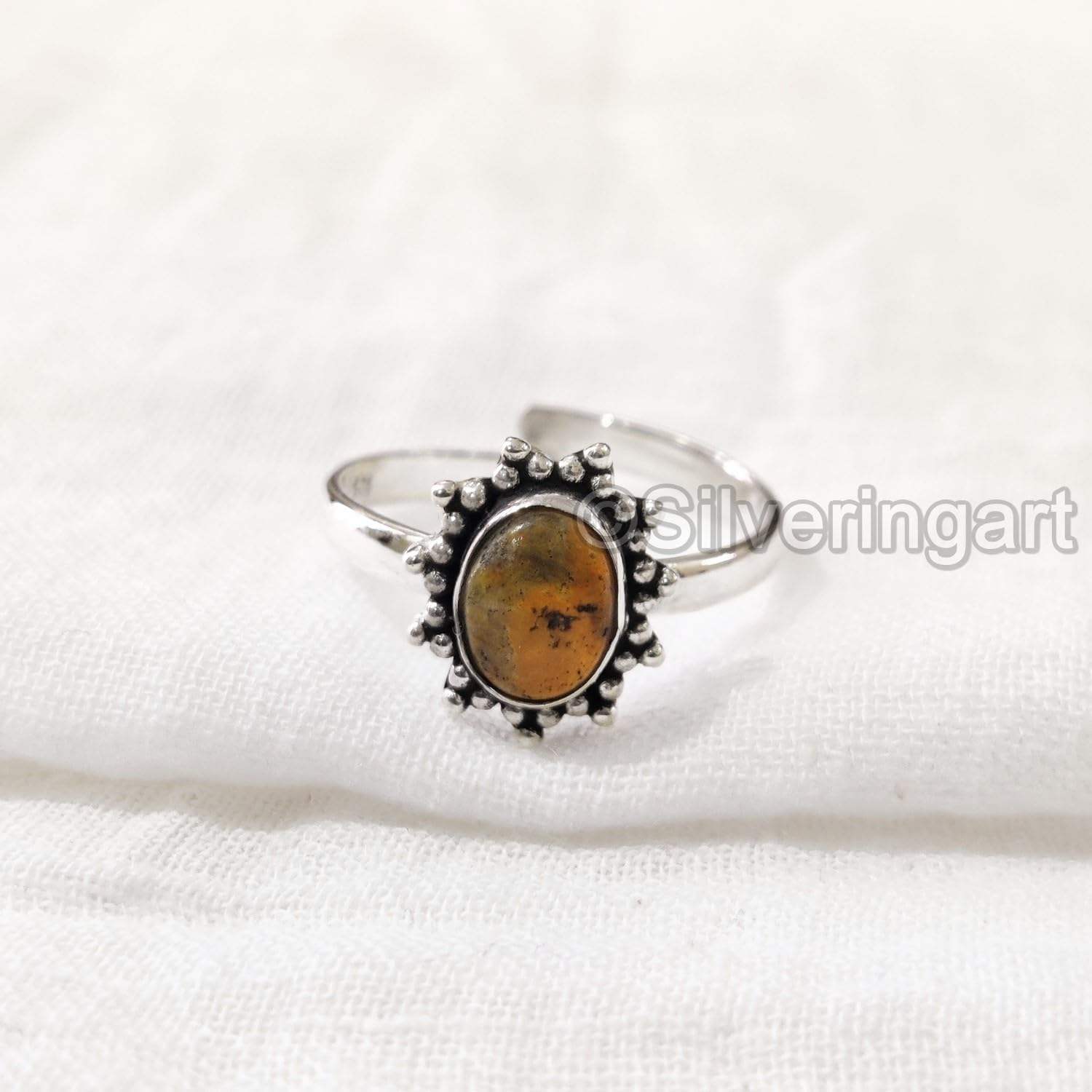 สีเหลืองน้ำตาล