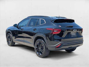 SUV Trax RS 2024 USADO con Asientos de Cuero Oscuros, Control de Crucero Adaptativo, Tracción Delantera, Listo para Conducir - Product Image 5