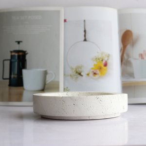 Support de présentation pour gâteaux et pâtisseries en marbre travertin naturel, design moderne fait main - Product Image 5