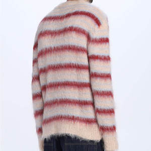 Modèle personnalisé Pull matelassé à manches longues léger, respirant et ajusté pour hommes tricoté à la main en mohair - Product Image 4