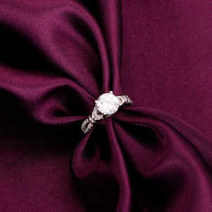 Reloj de lujo con diamantes de corte brillante redondo de oro blanco Reloj de lujo con diamantes brillantes para mujer disponible para la venta - Product Image 2