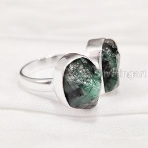 Joyería de piedra en bruto Anillo de mujer Esmeralda natural Piedra preciosa en bruto May Birthstone Anillo ajustable de dos piedras Anillo de plata esterlina 925 - Product Image 1