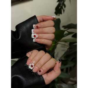 Polka Bloom - Uñas Postizas con Diseño Floral Único para Decoración de Uñas - Product Image 2