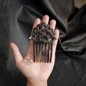 Peine para el Cuidado del Cabello CRAFT EXIM Hecho a Mano con Cuerno Natural y Grabado a Mano, Hecho en India para el Cuidado Diario - Product Image 3