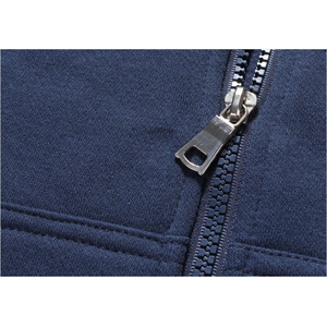 เสื้อฮู้ดผู้ชายผ้าไนลอน/คอตตอน น้ำหนัก 250 กรัม แบบซิป มีโลโก้ด้านหน้า ดีไซน์กระเป๋าเป็นมิตรกับสิ่งแวดล้อม ทรงปกติ เหมาะสำหรับฤดูหนาว ขายส่ง - Product Image 4