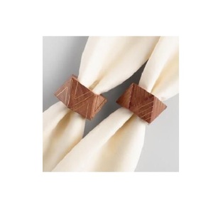 Anneaux de serviette en bois massif faits à la main, parfaits pour les mariages, les repas festifs, les dîners, les banquets, les restaurants, les cafés et l'usage domestique - Product Image 1