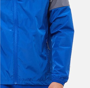 Costume coupe-vent moderne et élégant pour hommes Ensemble 2 pièces avec veste à col roulé et short à cordon pour les activités sportives de voyage - Product Image 5