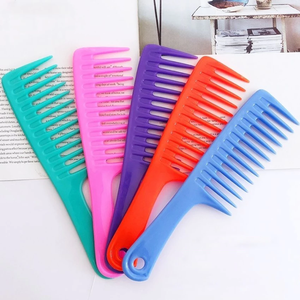 Peigne à dents larges en plastique pour cheveux bouclés, démêlant, antistatique, avec manche, pour salon et usage domestique, couleur OEM disponible - Product Image 1