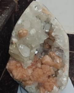 Géode d'apophylite Steelbite, minéraux de zéolite d'Inde, apophylite, stilbite, métrix sur les minéraux - Product Image 1