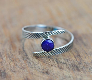 Bague en saphir bleu rond, argent sterling 925, bijoux faits à la main, pierre de naissance de septembre, cadeau pour femme, usage quotidien, vente en gros - Product Image 4