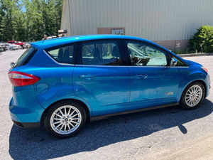 Ford C-MAX Energi SEL 4 portes Break 2015 d'occasion à prix abordable, conduite à gauche, sièges en cuir, phares à LED, toit ouvrant, caméra de recul 8 - Product Image 3