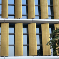 Fournisseur d'usine direct, persiennes en aluminium motorisées horizontales modernes sur mesure, écologiques, durables pour la ventilation extérieure