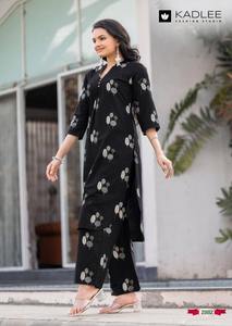 Anarkali Rayon Kurti élégant de haute qualité avec un design évasé pour le mariage et la fête au festival disponible au meilleur prix - Product Image 4