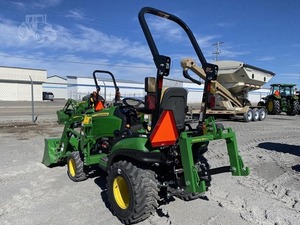 Tractor de un solo eje JOHN DEERRE 1025R de 21 HP - Product Image 5