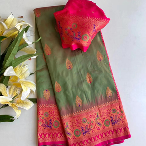 Sarees en soie Paithani avec des tissages Zari All-Over Motifs de paon uniques Meenakari Travail pour les fêtes - Product Image 1
