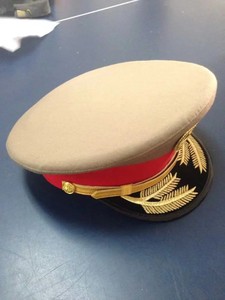 หมวกคลุมหน้าแบบคาดเอวสำหรับการเดินขบวนหมวกแบบกัดหนังสังเคราะห์สีขาวพร้อมสายถักสีทอง - Product Image 3