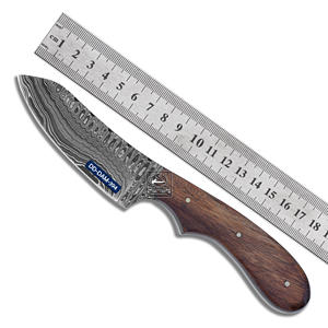 Cuchillo de caza hecho a mano personalizable, hoja de acero de Damasco con mango de madera de nogal exótico y Funda de cuero en relieve - Product Image 3