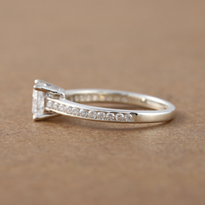 Anillo de compromiso de diamante cultivado en laboratorio de corte princesa, anillo de regalo de moda de lujo de oro sólido de 10K para mujer con certificación IGI - Product Image 5