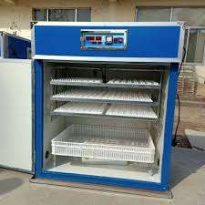 Nouvel incubateur à œufs mini entièrement automatique, capacité 50 œufs, double alimentation, design élégant, en vente - Product Image 2