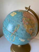 Globe bleu vintage en métal avec carte géographique et base en aluminium d'Inde, parfait pour une décoration élégante de la maison et du bureau.