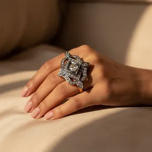 Anillo de Diamantes Chapado en Oro de Lujo Vintage con Diamantes Pavé, Joyería Premium - Product Image 3
