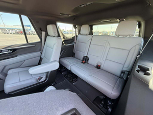 Chevrolet Tahoe Z71 4WD Automático Rojo 2024, Llantas de Aleación Usadas R18, Asientos de Cuero, Sistema de Navegación Ligero, Arranque Remoto, Volante a la Izquierda - Product Image 2