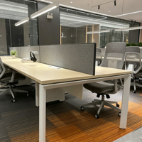 Postes de travail modulaires en open space, bureau moderne pour 6 à 8 personnes, table de poste de travail avec écran