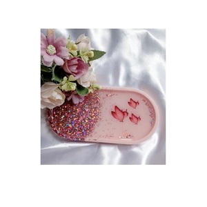 Bandejas de resina para decoración de estanterías que exhiben recuerdos, estatuas y souvenirs, añadiendo personalidad a los espacios de lectura. - Product Image 1