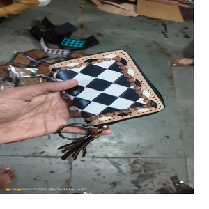 Portefeuilles en cuir usiné à la main fabriqués à partir de cuir véritable Durable fait à la main dans des conceptions uniques pour les hommes et les femmes - Product Image 1