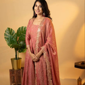 ชุดเดรสยาวทรงอนาร์กาลีผ้าจอร์เจตต์คุณภาพพรีเมียม ดีไซน์หรูหรา ตกแต่งด้วยลูกไม้ แขนยาว เหมาะสำหรับงานฤดูร้อน งานทางการ และโอกาสพิเศษ สไตล์อินเดีย - Product Image 1