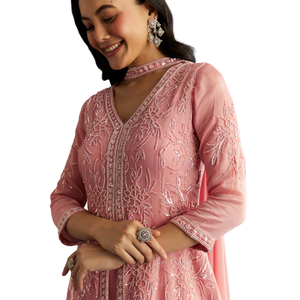 Conjunto de Chinon Kurta rosa con gargantilla estilo Dupatta, venta al por mayor de Ropa Étnica para mujer, proveedor de fábrica OEM, traje de fiesta festivo personalizado - Product Image 4
