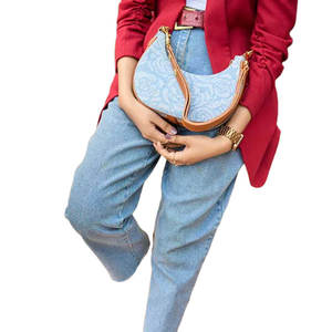 กระเป๋าแฟชั่นผู้หญิงขายดีสำหรับใช้งานกลางแจ้ง กันน้ำ รับสกรีนโลโก้ - Product Image 1