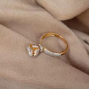 Bague de créateur de fleur en or jaune massif 18 carats Bague de halo en diamant cultivé en laboratoire VS1 pour cadeau d'anniversaire Parfait pour cadeau de proposition - Product Image 6