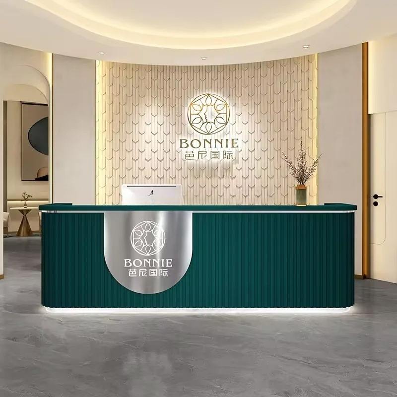 สีเขียวเข้ม