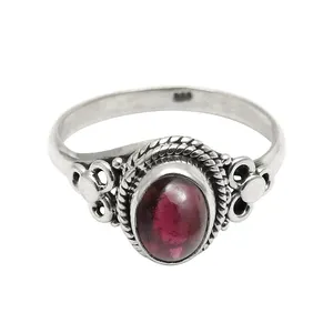 Producto más vendido de moda Fabricante de Plata de Ley 925 Anillo clásico de forma ovalada de piedras preciosas rojo granate natural para el Día de la madre