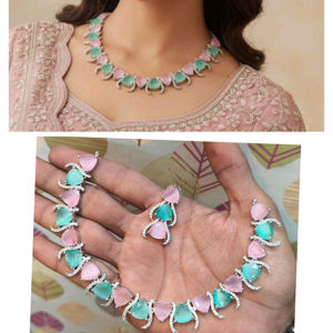 Collar de Fiesta de Primera Calidad con Aretes Multicolores - Product Image 1