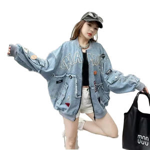 แจ็คเก็ตยีนส์ทรงปกติสำหรับผู้หญิง ลวดลายปักเก๋ ทรงหลวม สไตล์ไฮสตรีท ปรับแต่งได้สำหรับฤดูหนาว แจ็คเก็ตเบสบอลสุดยูนีค - Product Image 4
