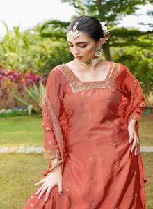 Colección de Trajes Festivos de Secado Rápido para Mujer, Diseño de Alta Costura en Seda Chinon, Estilo Pakistaní Bollywood, Top, Pantalón y Dupatta para Fiesta - Product Image 2